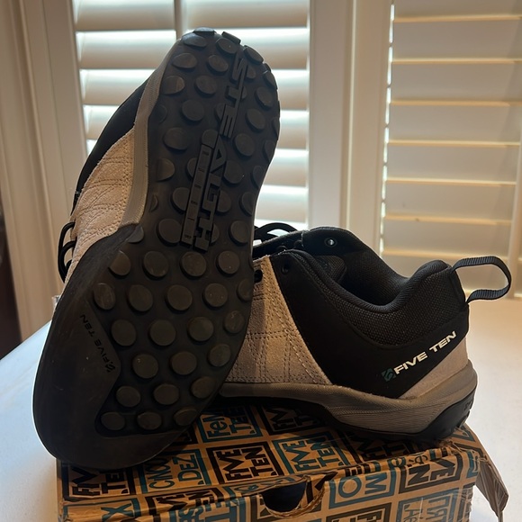 New In Box: Five Ten Approach Shoes with patented Stealth Rubber. Grey. - Picture 2 of 4